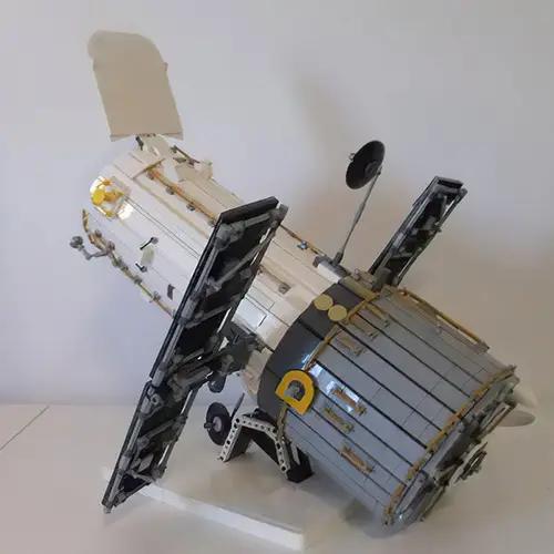 MOC-75987 Hubble Space Telescope 1:25 Scale